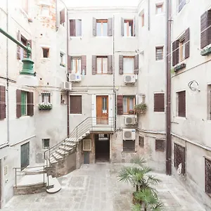 Campiello Chiesa, Appartamento Venezia